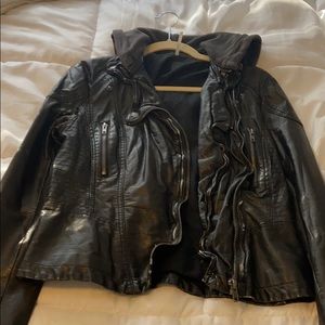 Cropped leather jacket. With hood